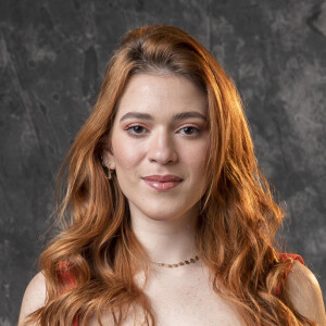 Ex-BBB Ana Clara não deixou de ousar nos looks mais arrumados