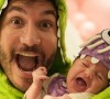 Eliezer posta fotos com a filha e levanta debate sobre aparência da bebê