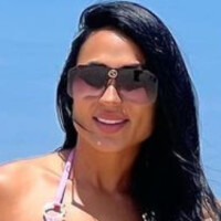 Irmã de Deolane Bezerra passa por cirurgia íntima, faz comentário polêmico e web detona advogada: 'Qual a necessidade?'