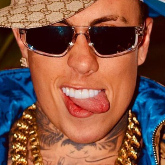 MC Daniel mostrou anel com seu rosto gravado