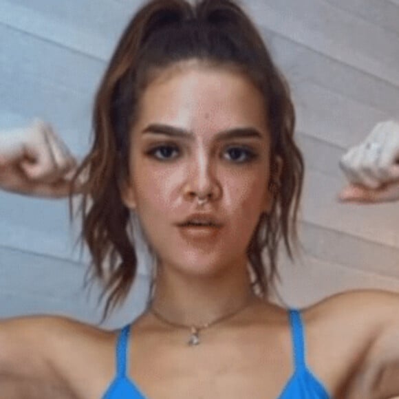 Mel Maia transformou o corpo do treino pesado