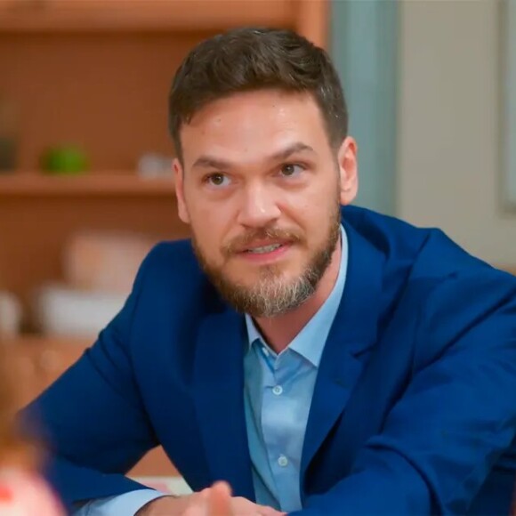 Theo (Emilio Dantas) vai atrás de Kate (Clara Moneke) e coloca a ex-amante contra a parede na novela 'Vai na Fé': 'Quer que conte pro meu filho quem você é?'