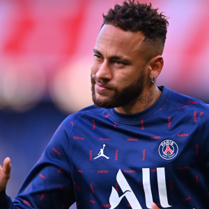 Neymar não foi o único famoso a receber a mensagem: objetivo da 'brincadeira' é marcar 'Não lido' e fazer o namorado crer que foi o jogador que mandou a mensagem