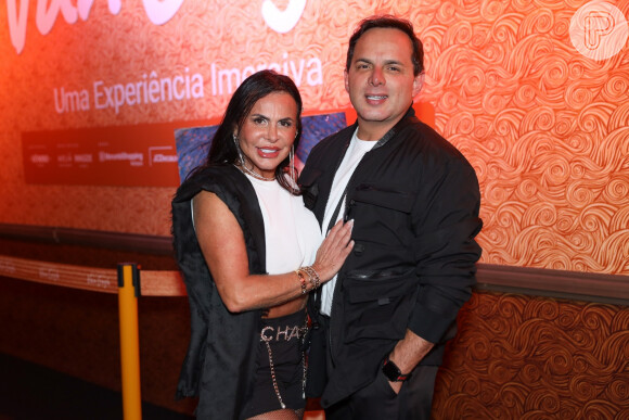 Gretchen e o marido, Esdras Souza, fizeram dermopigmentação capilar