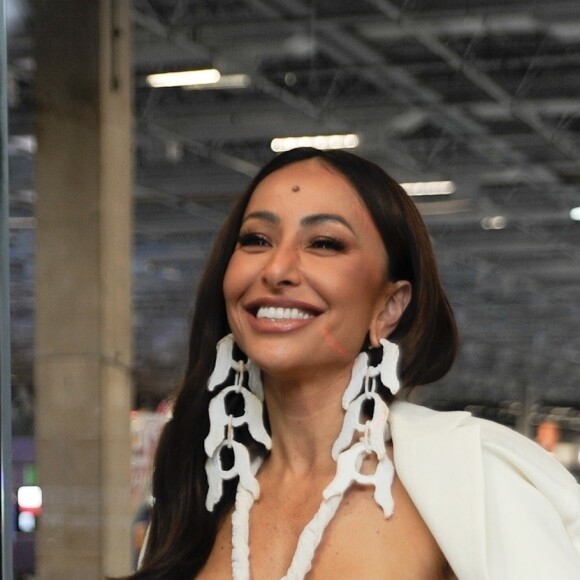 Sabrina Sato chegou a ser envolvida em boatos de affair com Cauã Reymond e Paulo André