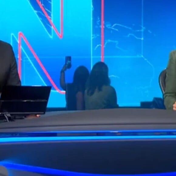 Gafe no 'Jornal Nacional'!: duas mulheres fizeram selfie na escalada (abertura) do telejornal em 15 de junho de 2023