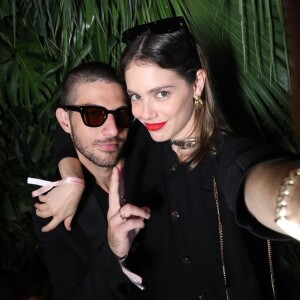 Chay Suede é casado com Laura Neiva desde 2019.