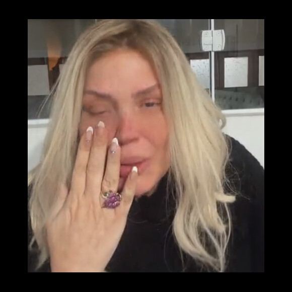 Simony chorou em live ao revelar resultado de exame durante tratamento contra o câncer