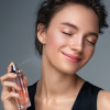 Como aplicar perfume da maneira correta? Confira dicas infalíveis para potencializar sua fragrância 
