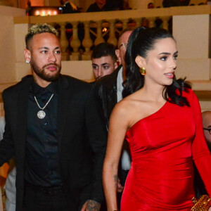 Bruna Biancardi e Neymar não falaram com a imprensa ao chegaram ao Copacabana Palace Hotel em Copacabana, Zona Sul do Rio em 27 de junho de 2023
