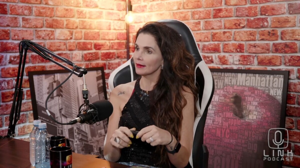 Foto Luiza Ambiel Foi Convidada Por Felipeh Campos Para Falar Sobre Gugu No Seu Podcast 0646