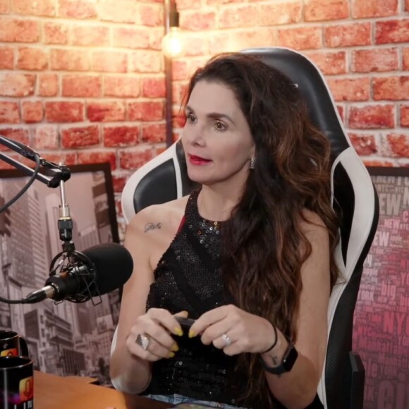 Luiza Ambiel foi convidada por Felipeh Campos para falar sobre Gugu no seu podcast.