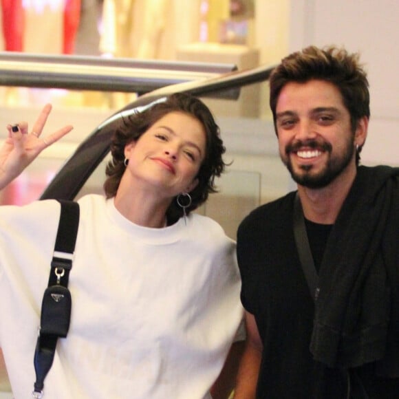 Agatha Moreira e Rodrigo Simas se conheceram enquanto faziam a novela 'Malhação' de 2012 e se tornaram amigos.