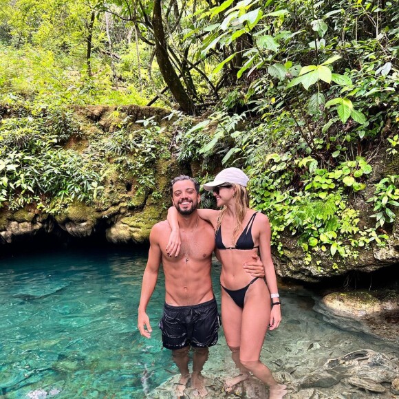 Agatha Moreira e Rodrigo Simas costumam apoiar o trabalho um do outro ainda que ele tenha saído dos atores fixos da Globo.