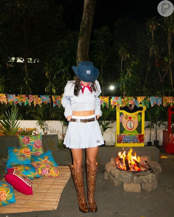 Bruna Marquezine trajou um look de R$ 19 mil para a festa junina