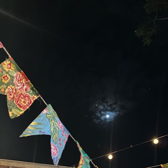 Festa de Bruna Marquezine contou com decoração especial no clima de São João
