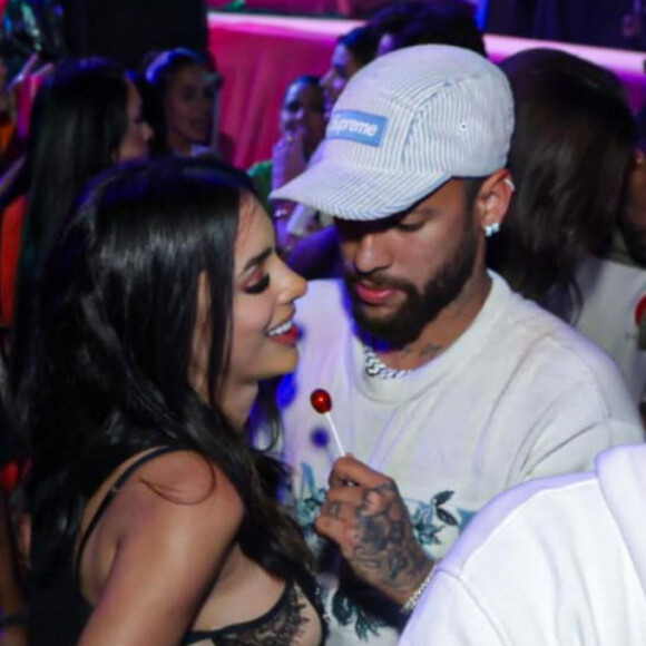 Bruna Biancardi voltou às redes sociais após Neymar admitir ter-lhe traído com a influecer Fernanda Campos