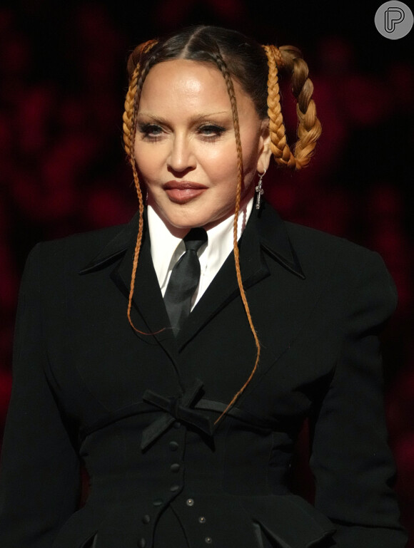 Segundo fontes do TMZ, Madonna não para de vomitar em casa