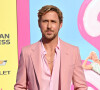 Em 'Barbie' Ryan Gosling interpreta simplesmente o persoangem Ken. O ator apostou em um look todo rosa para a estreia do filme nos Estados Unidos. 