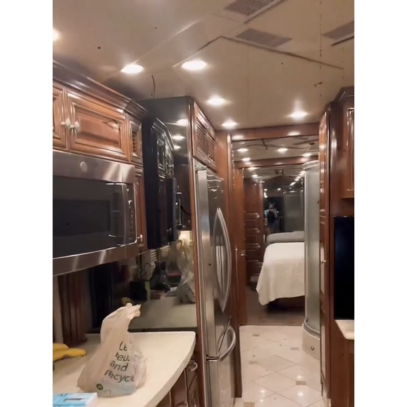 Ivete Sangalo mostra detalhes de motorhome Classe A alugado durante férias nos EUA