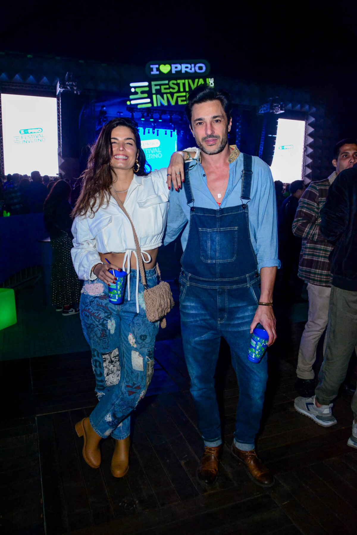 Foto: Emanuelle Araújo e o namorado, Gabriel Diniz combinaram jeans no  Festival de Inverno - Purepeople