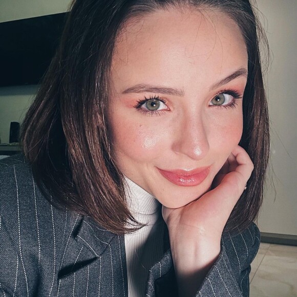 Larissa Manoela passou a suspeitar da mãe depois de certas atitudes, entre elas, a venda de uma mansão da jovem em Orlando