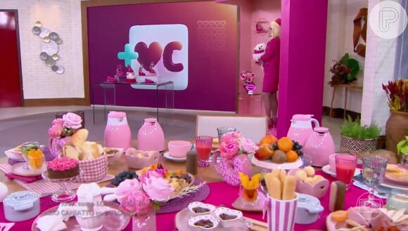 Cenário do 'Mais Você' também ganhou as cores de Barbie