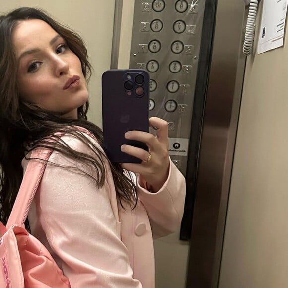 Mãe de Larissa Manoela não queria ver a filha com looks ousados: 'Não podia ser ousada, que tinha que ficar comportada'