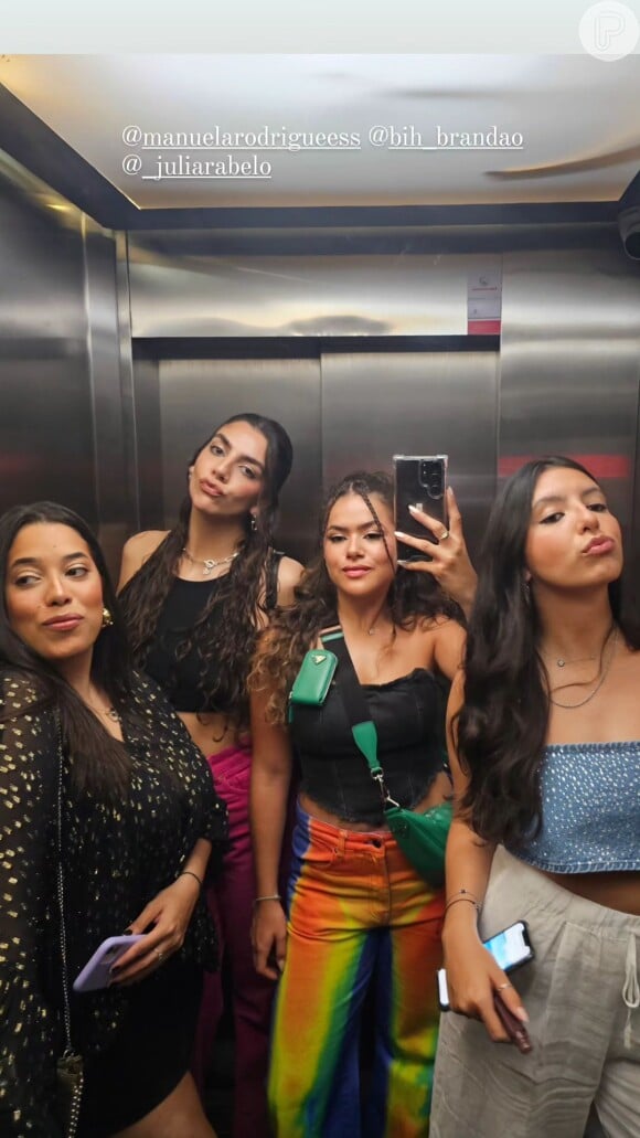 Maisa postou foto com as amigas no elevador do prédio horas antes do incêndio