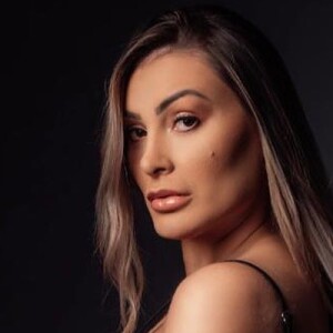 Andressa Urach retornou à prostituição e planeja uma turnê de strip-tease pelo Brasil