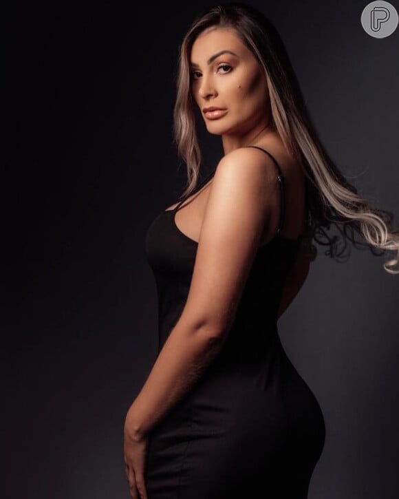 Andressa Urach retornou à prostituição e planeja uma turnê de strip-tease pelo Brasil