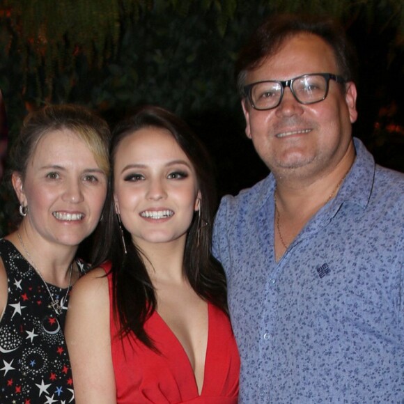 Leão Lobo entregou detalhe da relação de Larissa Manoela com os pais, Silvana e Gilberto: 'Estranha, meio seca'