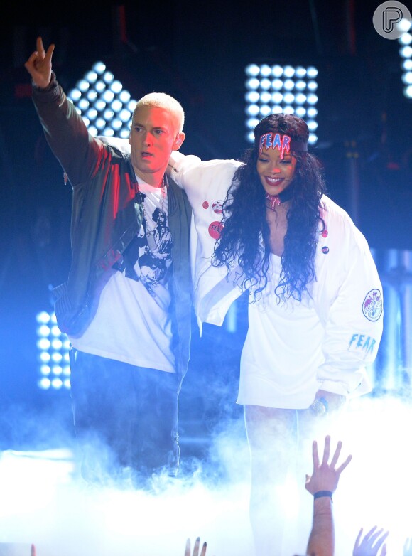 Eminem já gravou algumas parcerias com a cantora Rihanna, com quem saiu em turnê recentemente