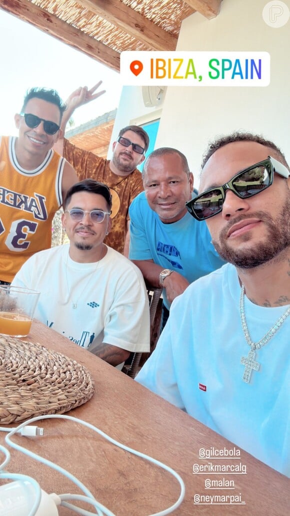 Neymar está com seus parças e seu pai em Ibiza, na Espanha