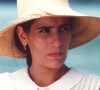 Na novela 'Muheres de Areia', Ruth (Gloria Pires) revela ter ocupado o lugar da irmã, Raquel (Gloria Pires), após acidente de barco