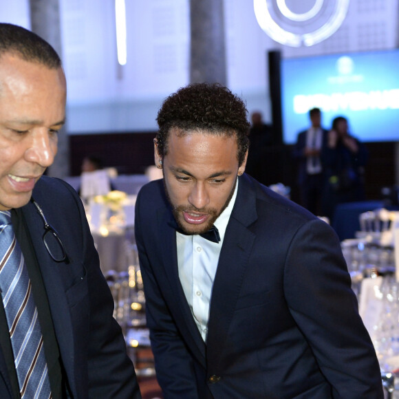 Neymar pai negou que filho tenha pedido para sair do PSG