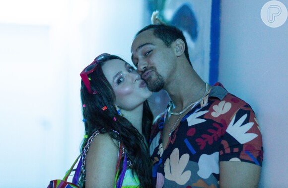 Larissa Manoela e André Luiz Frambach em cena do filme 'Tá Escrito!'; mãe da atriz afirmou não aprovar a relação da filha com o ator