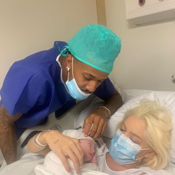 Pouco antes do nascimento da filha Cecília, Karoline Lima descobriu traições de Éder Militão