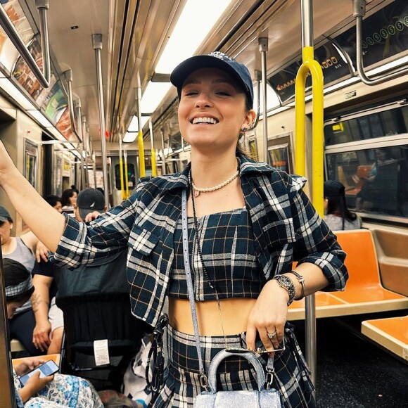 Mãe de Larissa Manoela nunca teria procurado a filha para conversar, como alegou durante entrevista a Chris Flores no programa 'Domingo Legal'