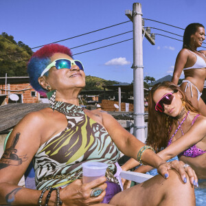 Anitta realizou um encontro virtual com fãs nesta quinta-feira (24) para conversar sobre seu novo projeto, 'A Favela Love Story'