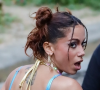 Anitta surta e xinga fã ao vivo após reclamação sobre novo álbum: 'Vai tomar no...'