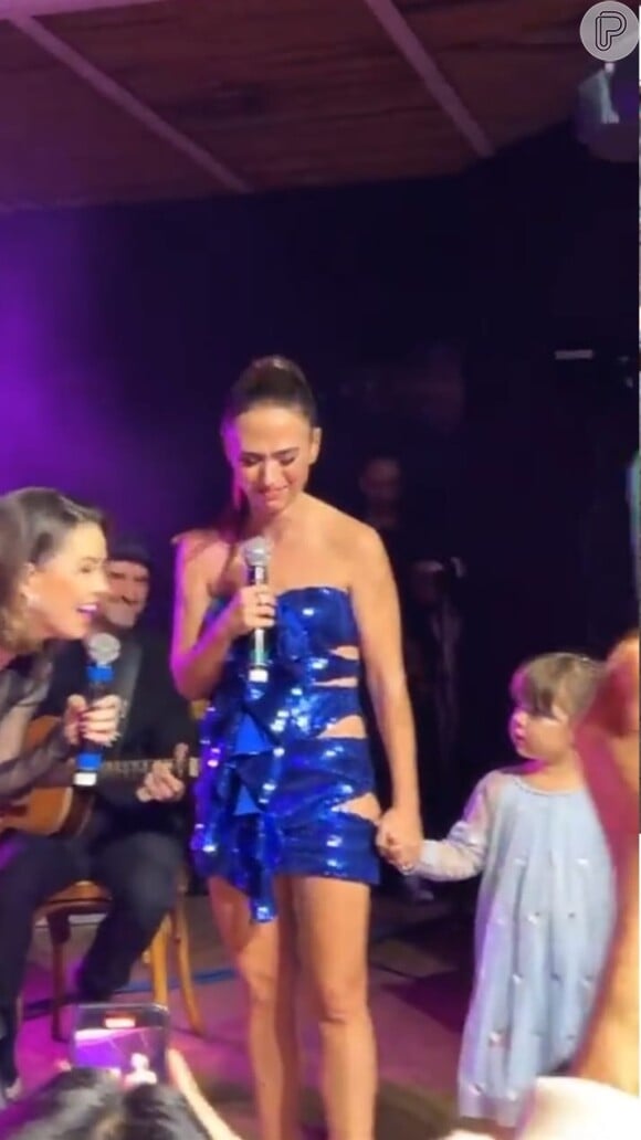 Tata Werneck se emocionou de dividir o palco com a filha e Sandy