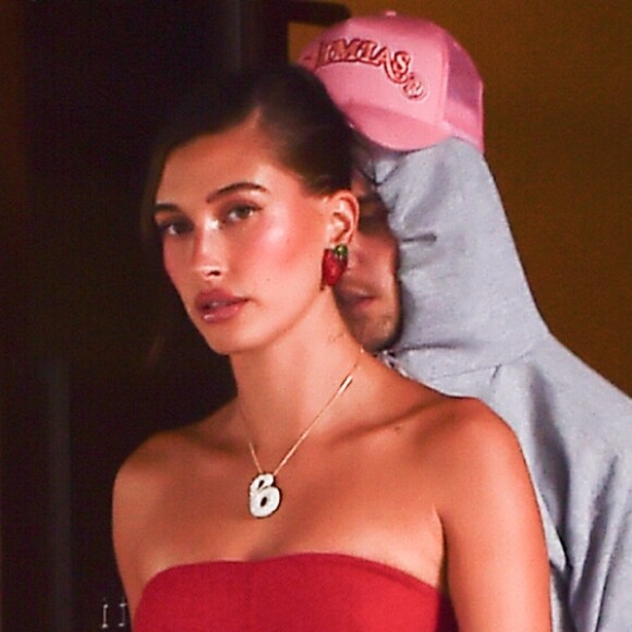 Justin Bieber e Hailey vão a restaurante, mas look do cantor chama a atenção. Veja!