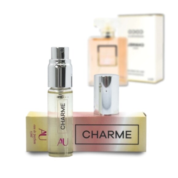 Perfume Charme, da linha da Andressa Urach, remete o Coco Chanel e dá uma aura de confiança e mistério para a mulher que o usa