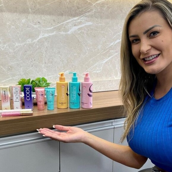 Andressa Urach tem linha de perfumes baratos similares a fragrâncias como La Vie Est Belle, Coco Chanel e mais!