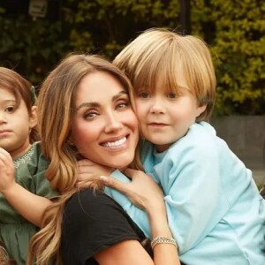 Dulce Maria e Maite Perroni têm corpos pós-maternidade criticados na volta do RBD