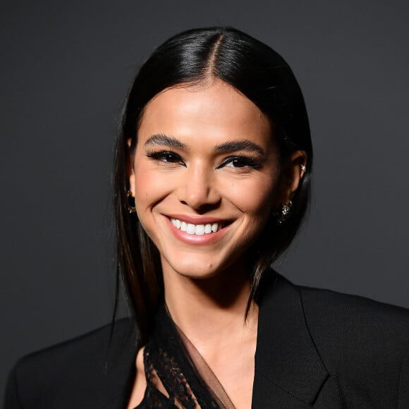 Bruna Marquezine aderiu ao movimento da greve dos roteiristas americanos