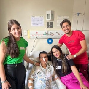 Régis Danese em foto com a mulher e os dois filhos; cantor sofreu acidente na BR-153, que soma 33.580 quilômetros de extensão