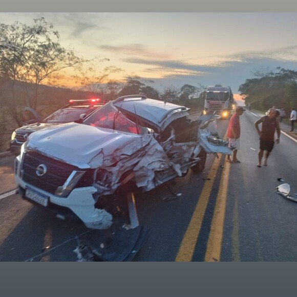Acidente com Régis Danese na BR-153 deixou o cantor ferido, outras duas pessoas envolvidas na colisão escaparam ilesas