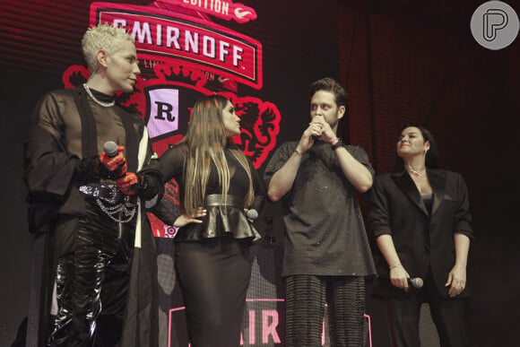 Em nova turnê, RBD está pagando uma licença à Televisa, emissora mexicana que fundou o grupo, para poder encabeçar a turnê e, finalmente, lucrar com o sucesso atemporal da banda